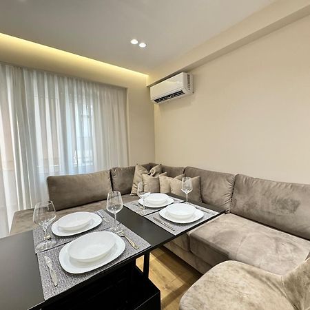E&R Apartments At Myslym Shyri Tirana Kültér fotó