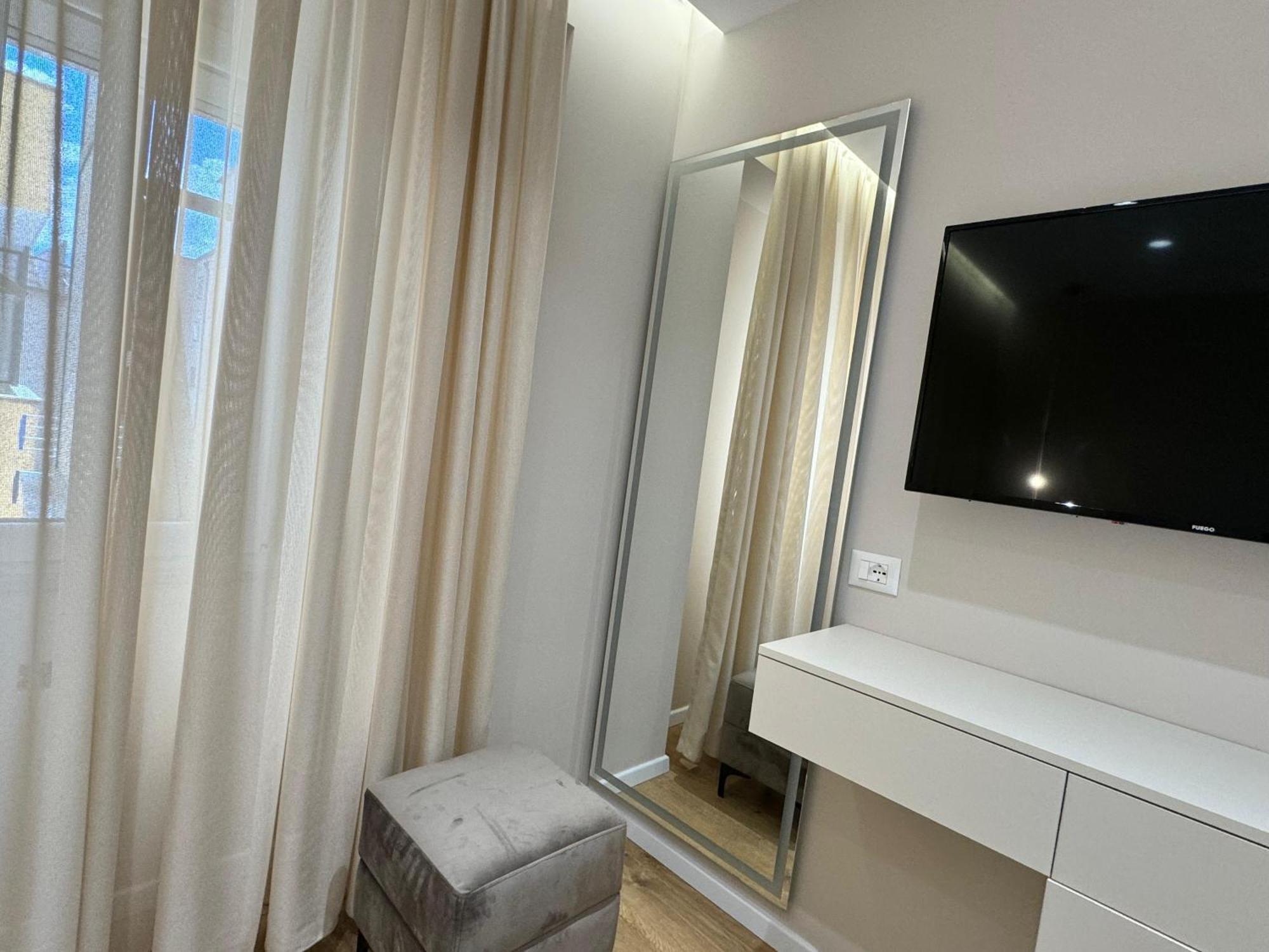 E&R Apartments At Myslym Shyri Tirana Kültér fotó