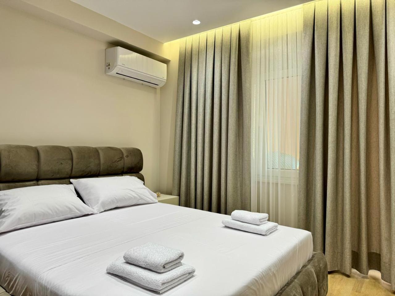 E&R Apartments At Myslym Shyri Tirana Kültér fotó