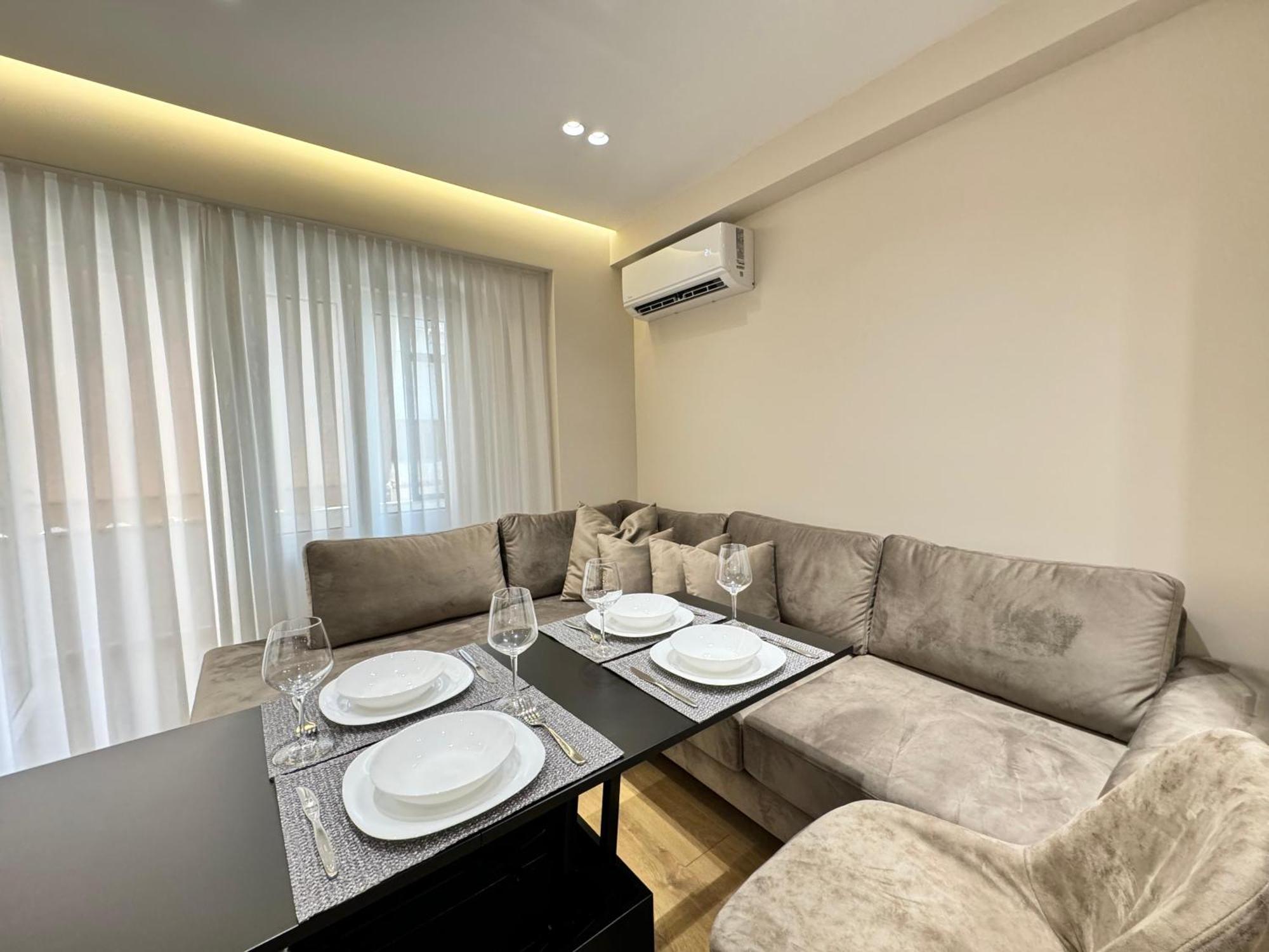E&R Apartments At Myslym Shyri Tirana Kültér fotó